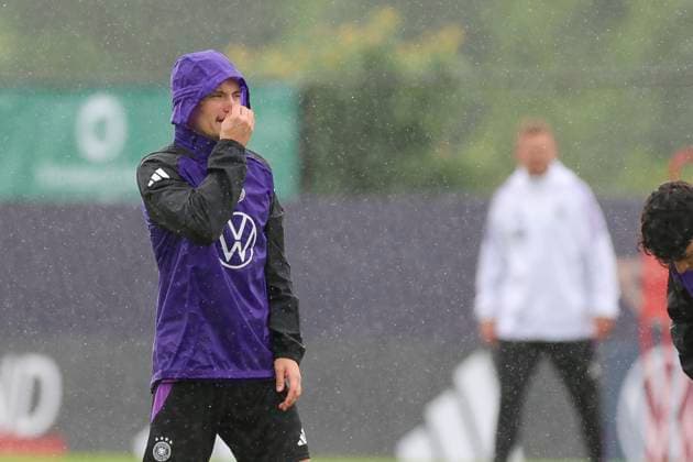 Florian Wirtz schaut, Training Tag 4, Trainingslager der deutschen Natiionalmannschaft, Spa- und GolfResort Weimarer Land, 30.05.2024, Blankenhain, Deutschland.