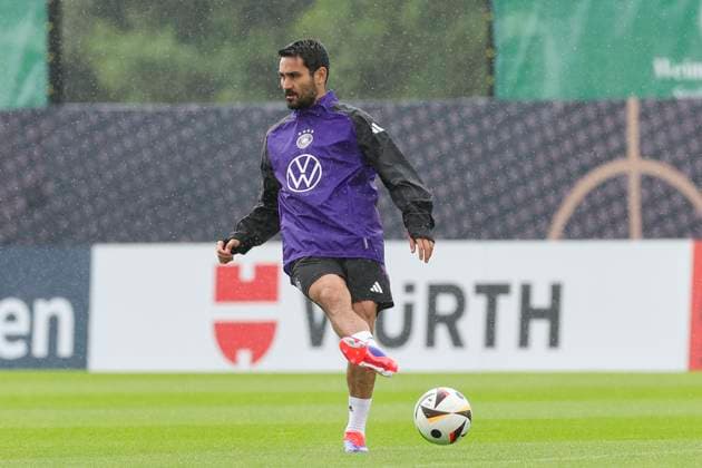 Ilkay Guendogan kontrolliert den Ball, Training Tag 4, Trainingslager der deutschen Natiionalmannschaft, Spa- und GolfResort Weimarer Land, 30.05.2024, Blankenhain, Deutschland.