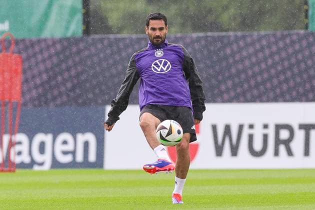 Ilkay Guendogan kontrolliert den Ball, Training Tag 4, Trainingslager der deutschen Natiionalmannschaft, Spa- und GolfResort Weimarer Land, 30.05.2024, Blankenhain, Deutschland.