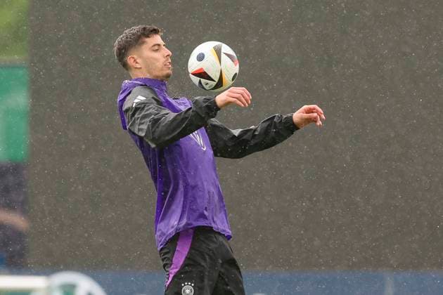 Kai Havertz kontrolliert den Ball, Training Tag 4, Trainingslager der deutschen Natiionalmannschaft, Spa- und GolfResort Weimarer Land, 30.05.2024, Blankenhain, Deutschland.