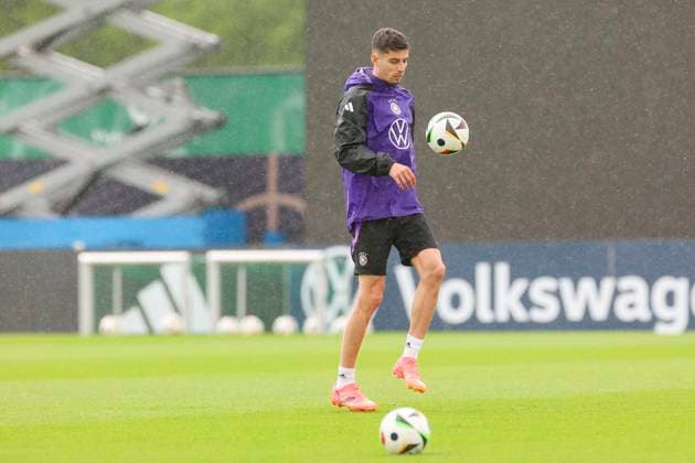 Kai Havertz kontrolliert den Ball, Training Tag 4, Trainingslager der deutschen Natiionalmannschaft, Spa- und GolfResort Weimarer Land, 30.05.2024, Blankenhain, Deutschland.