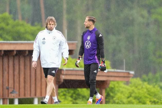 Torwart Oliver Baumann (Deutschland Germany) trotz Regen auf dem Platz - Blankenhain 30.05.2024: Trainingslager der Deutschen Nationalmannschaft zur EM-Vorbereitung, Golf Resort Weimarer Land