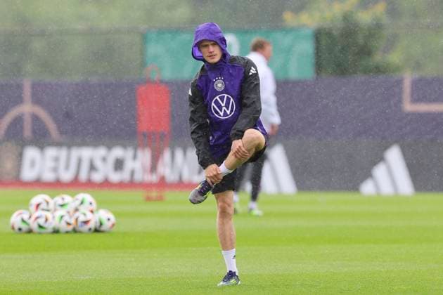 Florian Wirtz waermt sich auf, Training Tag 4, Trainingslager der deutschen Natiionalmannschaft, Spa- und GolfResort Weimarer Land, 30.05.2024, Blankenhain, Deutschland.
