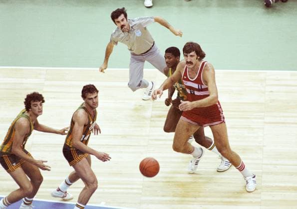 Archivbilder der Woche SPORT KW21 Moscow, USSR. Soviet national team, Nationalteam player Vladimir Tkachenko (C front) competes during the basketball match between the USSR and Brazil national teams at the 1980 Summer Olympics at the Olympic Sports Complex. The Soviet team won with a score of 88:101. Igor Zotin TASS  32464736