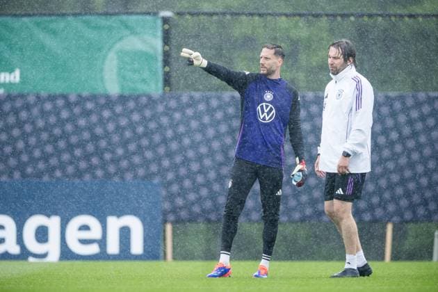 DFB Trainingslager Training; 30.05.2024 Oliver Baumann (Deutschland) gestikuliert im strömenden Regen DFB Trainingslager Training; Blankenhain, Golf&Spa Resort Weimarer Land am 30.05.2024 Copyright: xBEAUTIFULxSPORTS Wunderlx