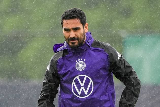 Ilkay Gündogan (Deutschland Germany) (Deutschland Germany) im Regen - Blankenhain 30.05.2024: Trainingslager der Deutschen Nationalmannschaft zur EM-Vorbereitung, Golf Resort Weimarer Land