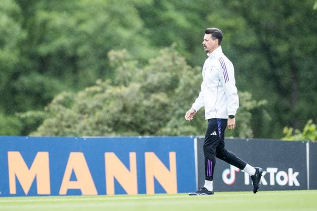 DFB Trainingslager Training; 30.05.2024 Sandro Wagner (Co-Trainer Deutschland) auf dem Weg zum Trainingsplatz DFB Trainingslager Training; Blankenhain, Golf&Spa Resort Weimarer Land am 30.05.2024 Copyright: xBEAUTIFULxSPORTS Wunderlx