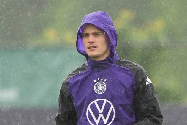 Florian Wirtz (Deutschland Germany) im Regen - Blankenhain 30.05.2024: Trainingslager der Deutschen Nationalmannschaft zur EM-Vorbereitung, Golf Resort Weimarer Land