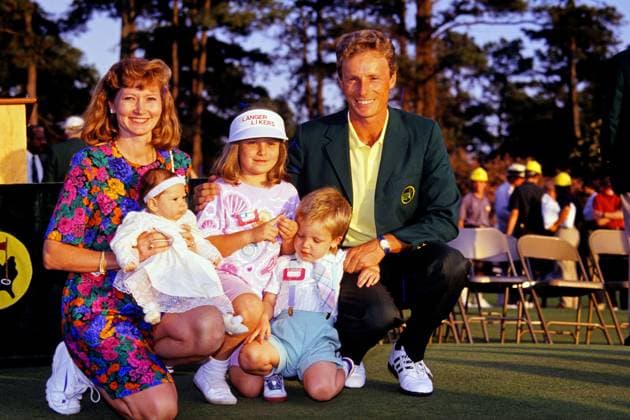 US Masters 1993 Golf Bernhard Langer mit Familie - Frau, 2 Töchter und Sohn Augusta Georgia United States of America Augusta National Golf Club *** U.S. Masters 1993 Golf Bernhard longer with Family Ms, 2 Daughters and Son Augusta Georgia United States of America Augusta National Golf Club