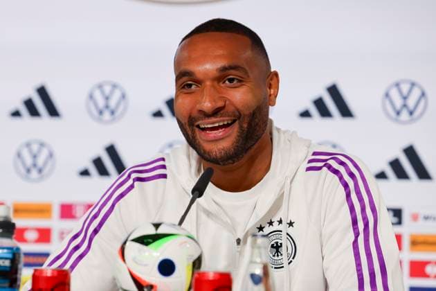 Sport Themen der Woche KW22 Sport Bilder des Tages Jonathan Tah lacht, Pressekonferenz Tag 4, Trainingslager der deutschen Natiionalmannschaft, Schloss, 30.05.2024, Blankenhain, Deutschland. *** Jonathan Tah laughs, press conference day 4, training camp of the German national team, castle, 30 05 2024, Blankenhain, Germany