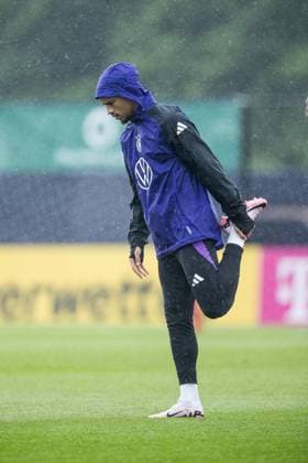 DFB Trainingslager Training; 30.05.2024 Leroy Sane (Deutschland) dehnt sich DFB Trainingslager Training; Blankenhain, Golf&Spa Resort Weimarer Land am 30.05.2024 Copyright: xBEAUTIFULxSPORTS Wunderlx