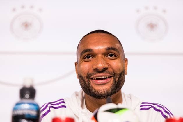 DFB Trainingslager Pressekonferenz; 30.05.2024 Jonathan Tah (Deutschland) lächelt, lacht DFB Trainingslager Pressekonferenz; Blankenhain, Schloss Blankenhain am 30.05.2024 Copyright: xBEAUTIFULxSPORTS Wunderlx