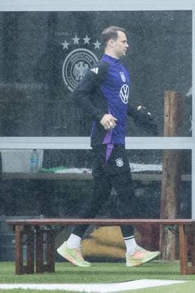 DFB Trainingslager Training; 30.05.2024 Manuel Neuer (Deutschland) auf dem Weg zum Fitnesszelt DFB Trainingslager Training; Blankenhain, Golf&Spa Resort Weimarer Land am 30.05.2024 Copyright: xBEAUTIFULxSPORTS Wunderlx