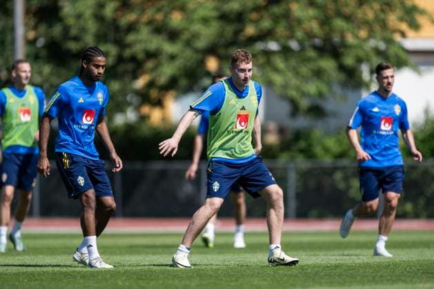 240530 Jens Cajuste and Dejan Kulusevski of the Swedish men s national football team during a training session on May 30, 2024 in Stockholm. Photo: Johanna Säll BILDBYRAN kod JL JL0383 fotboll football soccer fotball landskamp träning practice training sverige sweden sverige a bbeng Copyright: JOHANNAxSÄLL BB240530BB430