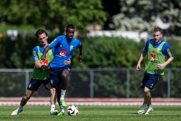 240530 Hjalmar Ekdal and Alexander Isak of the Swedish men s national football team during a training session on May 30, 2024 in Stockholm. Photo: Johanna Säll BILDBYRAN kod JL JL0383 fotboll football soccer fotball landskamp träning practice training sverige sweden sverige a bbeng Copyright: JOHANNAxSÄLL BB240530BB436
