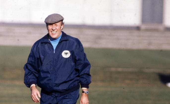 23.11.73 DFB Training Deutschland, Stuttgart, 23.11.1973, Fussball, DFB Deutschland Training in Suttgart: Helmut Schön (Bundestrainer). *** 23 11 73 DFB training Germany, Stuttgart, 23 11 1973, Football, DFB Germany training in Suttgart Helmut Schön national coach
