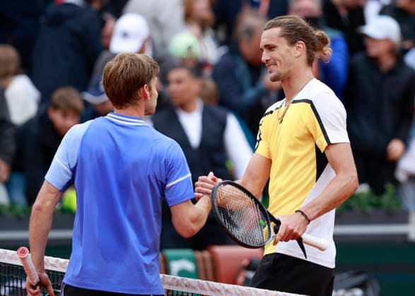 David Goffin gratuliert dem Sieger Alexander Zverev Tennis - French Open 2024 - Roland Garros - Paris - - France - 30 May 2024. Copyright: xJuergenxHasenkopfx