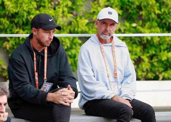 Henri Squire Team, L-R. Trainer, coach Jeremy Jahn und Vater David Squire Tennis - French Open 2024 - Roland Garros - Paris - - France - 30 May 2024. Copyright: xJuergenxHasenkopfx