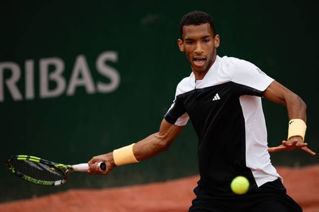 29.05.2024 Tennis, French Open 2024 Roland-Garros, FRA, Men™s Singles Court 9 - SECOND ROUND Henri Squire (Germany) - Felix Auger-Aliassime (Canada) Bild: v. li. Felix Auger-Aliassime (Canada) spielt eine Vorhand. Copyright: HMBxMedia AntonioxBorga
