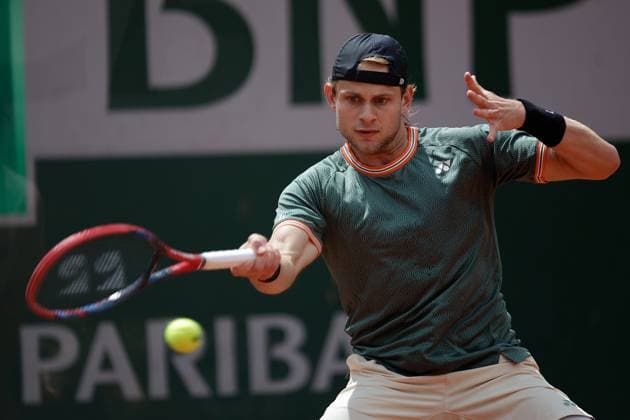 29.05.2024 Tennis, French Open 2024 Roland-Garros, FRA, Men™s Singles Court 5 - SECOND ROUND Zizou Bergs (Belgium) - Maximilian Marterer (Germany) Bild: v. li. Zizou Bergs (Belgium) spielt eine Vorhand. Copyright: HMBxMedia AntonioxBorga
