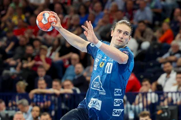 Juri Knorr (Rhein-Neckar Loewen) kontrolliert den Ball, EHF European League Men, Dinamo Bucaresti vs Rhein-Neckar Loewen, Barclays Arena, 26.05.2024, Hamburg, Deutschland.