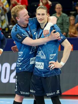 Gustav Davidsson (Rhein-Neckar Loewen) und Juri Knorr (Rhein-Neckar Loewen) jubeln, EHF European League Men, Dinamo Bucaresti vs Rhein-Neckar Loewen, Barclays Arena, 26.05.2024, Hamburg, Deutschland.