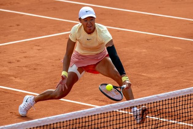 (240531) -- PARIS, May 31, 2024 -- Wang Xiyu hits a return during the women s singles second round match between Wang Xiyu of China and Leylah Fernandez of Canada at the French Open tennis tournament at Roland Garros, Paris, France, May 30, 2024. ) (SP)FRANCE-PARIS-TENNIS-FRENCH OPEN-WOMEN S SINGLES MengxDingbo 