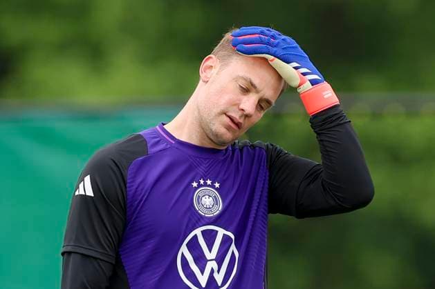 Torhueter Manuel Neuer schaut enttaeuscht, Training Tag 5, Trainingslager der deutschen Natiionalmannschaft, Spa- und GolfResort Weimarer Land, 31.05.2024, Blankenhain, Deutschland.
