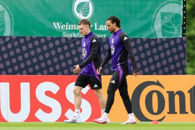 Florian Wirtz und Leroy Sane gehen zum Trainingsplatz, Training Tag 5, Trainingslager der deutschen Natiionalmannschaft, Spa- und GolfResort Weimarer Land, 31.05.2024, Blankenhain, Deutschland.