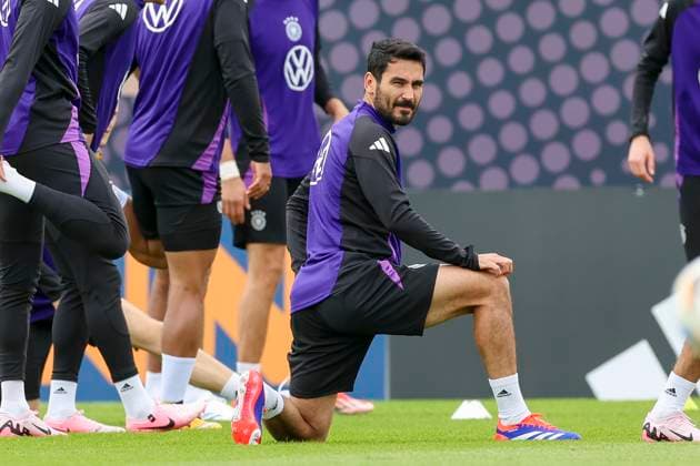 Ilkay Guendogan waermt sich auf, Training Tag 5, Trainingslager der deutschen Natiionalmannschaft, Spa- und GolfResort Weimarer Land, 31.05.2024, Blankenhain, Deutschland.