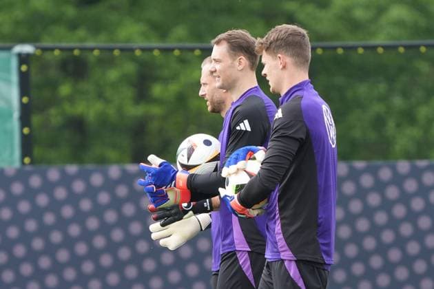 Die Torhüter Torwart Goalie Manuel Neuer (Deutschland Germany), Torwart Goalie Alexander Nübel (Deutschland Germany), Torwart Oliver Baumann (Deutschland Germany) - Blankenhain 31.05.2024: Trainingslager der Deutschen Nationalmannschaft zur EM-Vorbereitung, Golf Resort Weimarer Land