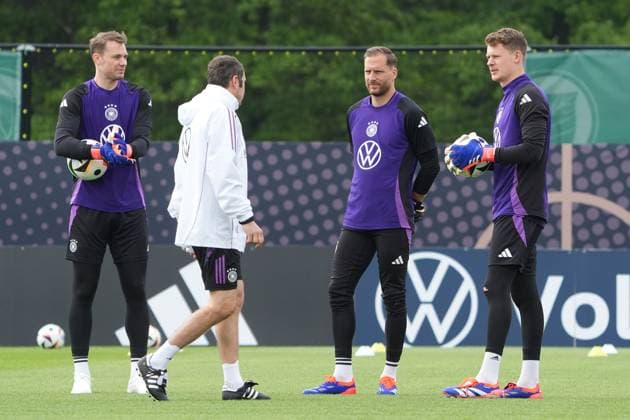 Torwarttrainer Andreas Kronenberg (Deutschland Germany) mit Torwart Goalie Manuel Neuer (Deutschland Germany), Torwart Oliver Baumann (Deutschland Germany), Torwart Goalie Alexander Nübel (Deutschland Germany) - Blankenhain 31.05.2024: Trainingslager der Deutschen Nationalmannschaft zur EM-Vorbereitung, Golf Resort Weimarer Land