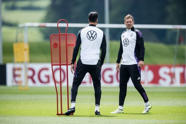 DFB Trainingslager Training; 31.05.2024 Sandro Wagner (Co-Trainer Deutschland) und Julian Nagelsmann (Trainer Deutschland) besprechen das Training DFB Trainingslager Training; Blankenhain, Golf&Spa Resort Weimarer Land am 31.05.2024 Copyright: xBEAUTIFULxSPORTS Wunderlx