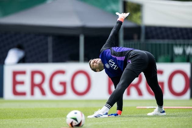 DFB Trainingslager Training; 31.05.2024 Manuel Neuer (Deutschland) dehnt sich DFB Trainingslager Training; Blankenhain, Golf&Spa Resort Weimarer Land am 31.05.2024 Copyright: xBEAUTIFULxSPORTS Wunderlx