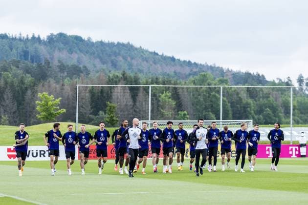 DFB Trainingslager Training; 31.05.2024 Warmlaufen zu Trainingsbeginn DFB Trainingslager Training; Blankenhain, Golf&Spa Resort Weimarer Land am 31.05.2024 Copyright: xBEAUTIFULxSPORTS Wunderlx
