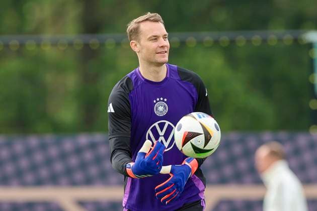 Torhueter Manuel Neuer kontrolliert den Ball, Training Tag 5, Trainingslager der deutschen Natiionalmannschaft, Spa- und GolfResort Weimarer Land, 31.05.2024, Blankenhain, Deutschland.