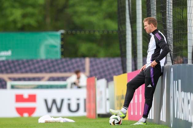 Bundestrainer Julian Nagelsmann beobachtet das Training, Training Tag 5, Trainingslager der deutschen Natiionalmannschaft, Spa- und GolfResort Weimarer Land, 31.05.2024, Blankenhain, Deutschland.