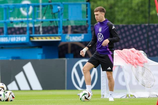 Brajan Gruda kontrolliert den Ball, Training Tag 5, Trainingslager der deutschen Natiionalmannschaft, Spa- und GolfResort Weimarer Land, 31.05.2024, Blankenhain, Deutschland.