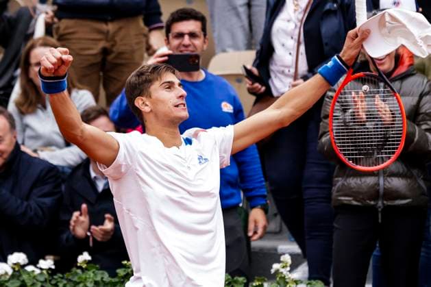 TENNIS - French Open 2024 PARIS,FRANCE,31.MAY.24 - TENNIS - ATP, Tennis Herren World Tour, French Open, Roland Garros, Grand Slam. Image shows the rejoicing of Matteo Arnaldi (ITA).  GEPAxpictures xPatrickxSteiner