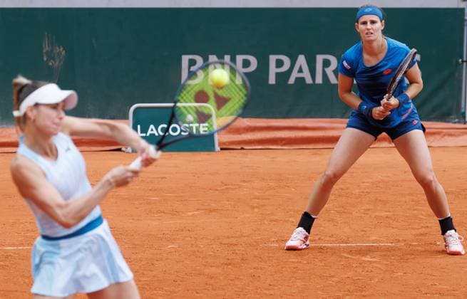 Hungarian Anna Bondar and Belgian Greet Minnen pictured in action during a doubles tennis match against Norwegian - Estonian pair Eikeri Neel, in the first round of the women s doubles, at the Roland Garros French Open tennis tournament, in Paris, France, Friday 31 May 2024. This year s tournament takes place from 26 May to 09 June. BENOITxDOPPAGNE  x93716635x