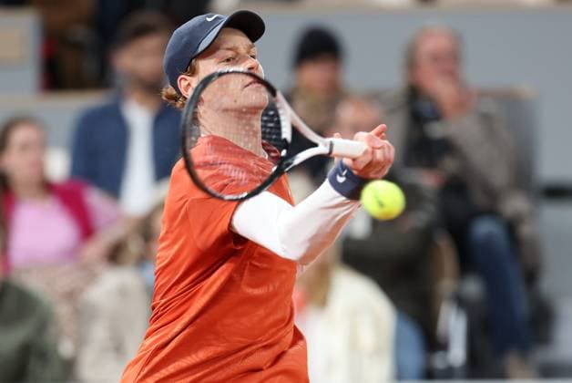 ROLAND GARROS 2024 Thierry Larret Maxppp. Tennis. Roland Garros 2024. Internationaux de France de tennis. Stade Roland Garros, Paris (75). Le 31 mai 2024. Court Philippe Chatrier : Pavel KOTOV (RUS) vs Jannik SINNER (ITA) PARIS (75) STADE ROLAND GARROS PARIS ILE DE FRANCE FRANCE  Copyright: xThierryxLarret MAXPPPxThierryxLarretx TL_20240531_0383 0492738859st