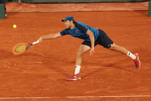 ROLAND GARROS 2024 Thierry Larret Maxppp. Tennis. Roland Garros 2024. Internationaux de France de tennis. Stade Roland Garros, Paris (75). Le 31 mai 2024. Court Philippe Chatrier : Pavel KOTOV (RUS) vs Jannik SINNER (ITA) PARIS (75) STADE ROLAND GARROS PARIS ILE DE FRANCE FRANCE  Copyright: xThierryxLarret MAXPPPxThierryxLarretx TL_20240531_0398 0492738894st