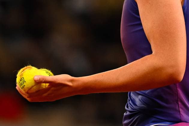 A detail view of match ball during the 2024 French Open at Roland Garros on May 31, 2024 in Paris, France. ( Photo by federico pestellini panoramic ) - TENNIS : Roland Garros 2024 - Internationaux de France - 31 05 2024 FedericoPestellini Panoramic 