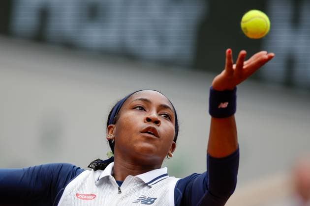 31.05.2024 Tennis, French Open 2024 Roland-Garros, FRA, Women™s Singles Court Philippe-Chatrier - THIRD ROUND Coco Gauff (USA) - Dayana Yastremska (Ukraine) Bild: v. li. Coco Gauff (USA) macht einen Aufschlag. Copyright: HMBxMedia AntonioxBorga