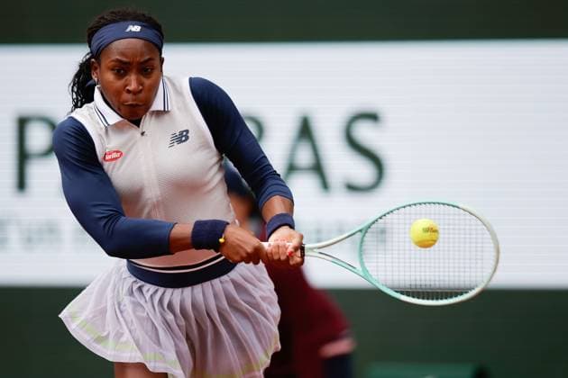 31.05.2024 Tennis, French Open 2024 Roland-Garros, FRA, Women™s Singles Court Philippe-Chatrier - THIRD ROUND Coco Gauff (USA) - Dayana Yastremska (Ukraine) Bild: v. li. Coco Gauff (USA) spielt eine Rückhand. Copyright: HMBxMedia AntonioxBorga