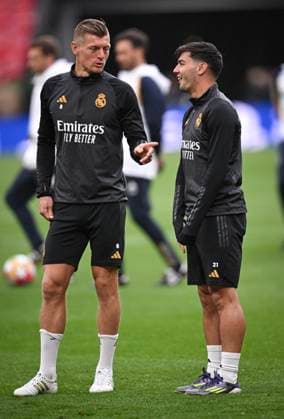 Fussball CHL FINALE 2023 2024 Finale in London 31.05.2024 Borussia Dortmund - Real Madrid Training Real Madrid im Wembley Stadium: Toni Kroos (li) und Brahim Diaz