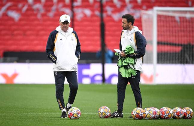 Fussball CHL FINALE 2023 2024 Finale in London 31.05.2024 Borussia Dortmund - Real Madrid Training Real Madrid im Wembley Stadium: Trainer Carlo Ancelotti (li) und Co-Trainer Sohn Davide Ancelotti (re)