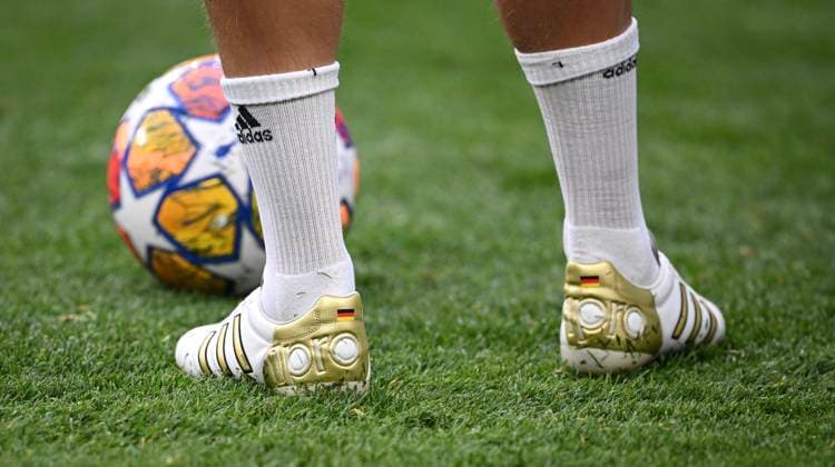 Sport Bilder des Tages Fussball CHL FINALE 2023 2024 Finale in London 31.05.2024 Borussia Dortmund - Real Madrid Training Real Madrid im Wembley Stadium: Die Adidas Fussballschuhe von Toni Kroos