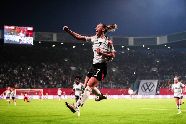 Sport Themen der Woche KW22 Sport Bilder des Tages Torjubel Jubel Lea Schueller (Deutschland, 07) nach Tor zum 2:1 GER, Deutschland vs. Polen, Frauen, Fussball, EM-Qualifikation, Spieltag 3, Saison 2023 2024, 31.05.2024 GER, Deutschland vs. Polen, Frauen, Fussball, EM-Qualifikation, Spieltag 3, Saison 2023 2024, 31.05.2024 Rostock *** Goal celebration Lea Schueller Germany, 07 after scoring 2 1 GER, Germany vs Poland, Women, Football, European Championship Qualification, Matchday 3, Season 2023 2024, 31 05 2024 GER, Germany vs Poland, Women, Football, European Championship Qualification, Matchday 3, Season 2023 2024, 31 05 2024 Rostock Copyright: xEibner-Pressefoto MarcelxvonxFehrnx EP_MFN