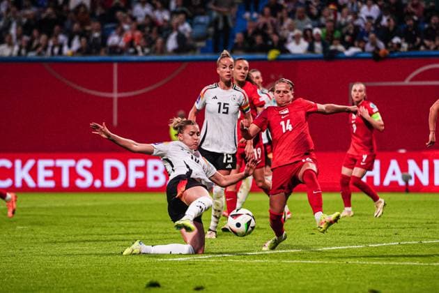 Laura Freigang (Deutschland, 10), Dominika Grabowska (Polen, 14) GER, Deutschland vs. Polen, Frauen, Fussball, EM-Qualifikation, Spieltag 3, Saison 2023 2024, 31.05.2024 GER, Deutschland vs. Polen, Frauen, Fussball, EM-Qualifikation, Spieltag 3, Saison 2023 2024, 31.05.2024 Rostock Copyright: xEibner-Pressefoto MarcelxvonxFehrnx EP_MFN